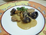 豚ヒレ肉のプラム添え