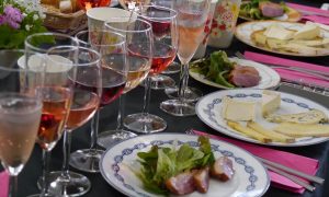 ルミエールアキ：フランス、ワインとチーズ、お花見会