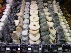 ルミエールアキ：フランス・オーヴェルニュ地方・チーズ